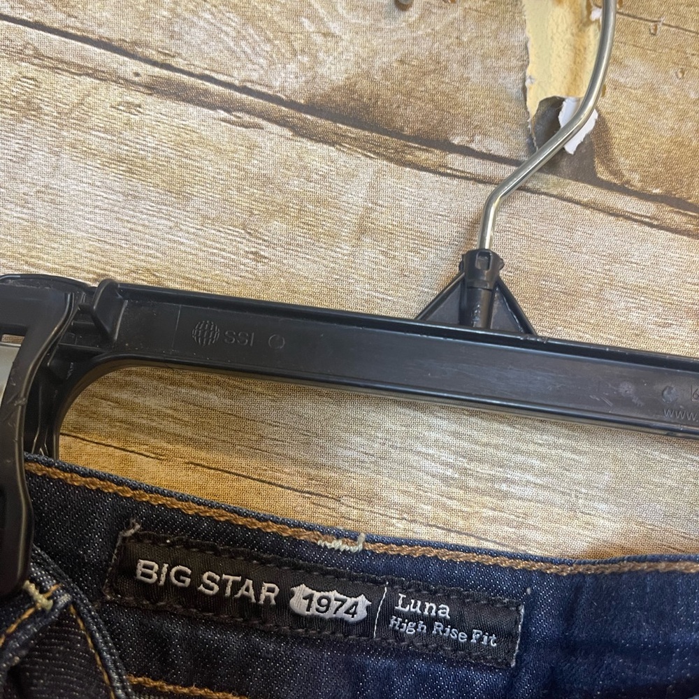 Big Star Luna high rise fit jean shorts 🛍 - Picture 2 of 4